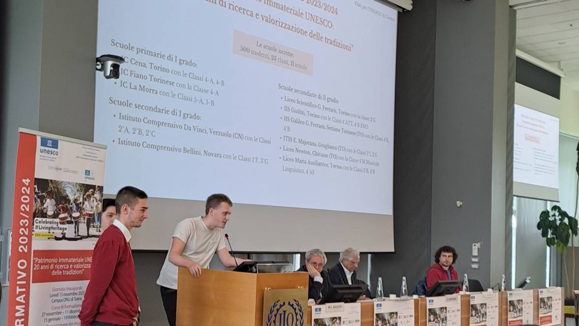 Gli studenti nella sede Unesco